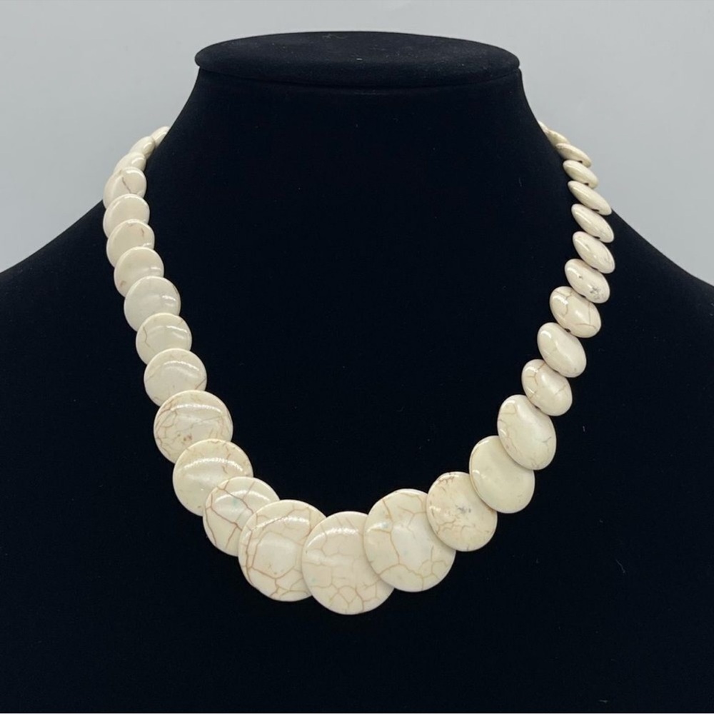 Vintage off White Magnesite Graduate Stone Necklace 18 inches